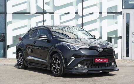 Toyota C-HR I рестайлинг, 2017 год, 1 690 000 рублей, 1 фотография