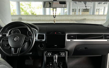 Volkswagen Touareg III, 2012 год, 1 900 000 рублей, 24 фотография