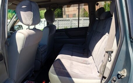 Toyota Land Cruiser 100 рестайлинг 2, 2004 год, 1 400 000 рублей, 7 фотография