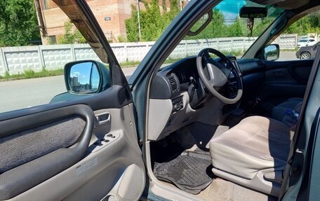 Toyota Land Cruiser 100 рестайлинг 2, 2004 год, 1 400 000 рублей, 6 фотография
