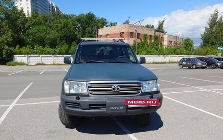 Toyota Land Cruiser 100 рестайлинг 2, 2004 год, 1 400 000 рублей, 2 фотография