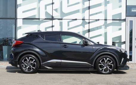 Toyota C-HR I рестайлинг, 2017 год, 1 690 000 рублей, 5 фотография