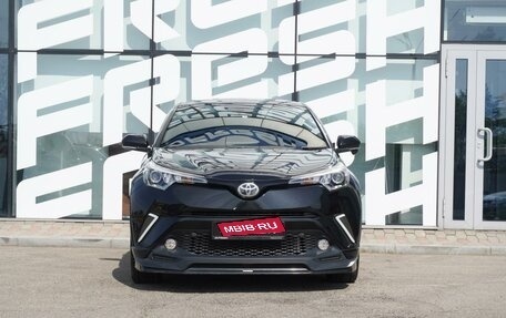 Toyota C-HR I рестайлинг, 2017 год, 1 690 000 рублей, 2 фотография