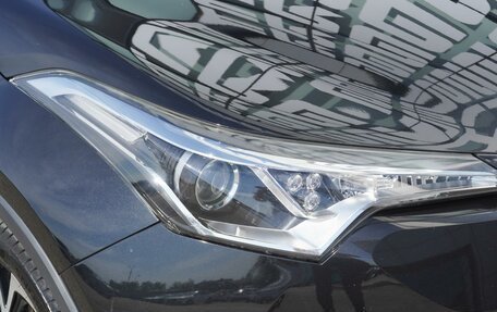 Toyota C-HR I рестайлинг, 2017 год, 1 690 000 рублей, 7 фотография