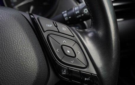 Toyota C-HR I рестайлинг, 2017 год, 1 690 000 рублей, 21 фотография