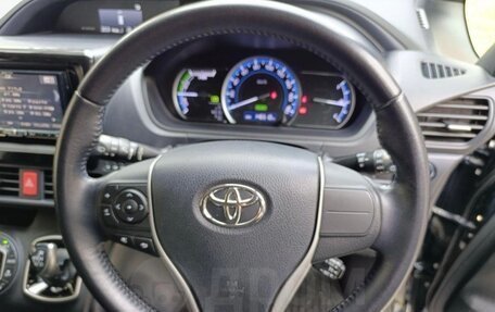 Toyota Voxy III, 2014 год, 1 390 000 рублей, 16 фотография