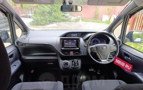 Toyota Voxy III, 2014 год, 1 390 000 рублей, 19 фотография