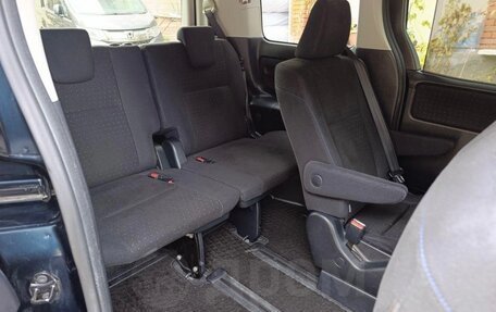 Toyota Voxy III, 2014 год, 1 390 000 рублей, 27 фотография