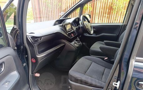 Toyota Voxy III, 2014 год, 1 390 000 рублей, 24 фотография