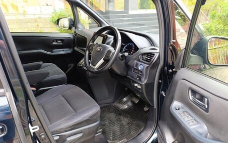 Toyota Voxy III, 2014 год, 1 390 000 рублей, 28 фотография