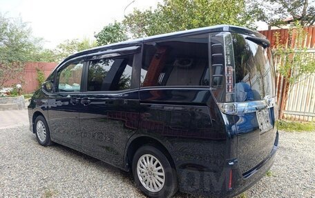 Toyota Voxy III, 2014 год, 1 390 000 рублей, 38 фотография
