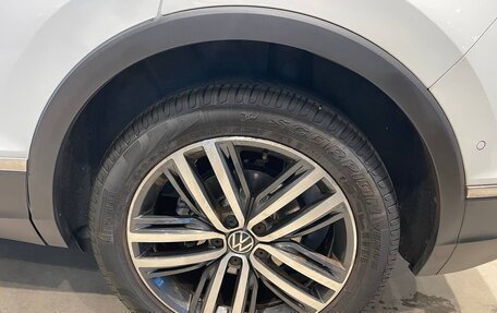 Volkswagen Tiguan II, 2022 год, 4 000 000 рублей, 5 фотография