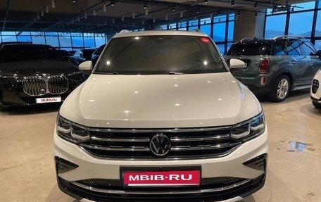 Volkswagen Tiguan II, 2022 год, 4 000 000 рублей, 9 фотография
