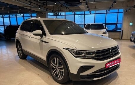 Volkswagen Tiguan II, 2022 год, 4 000 000 рублей, 7 фотография