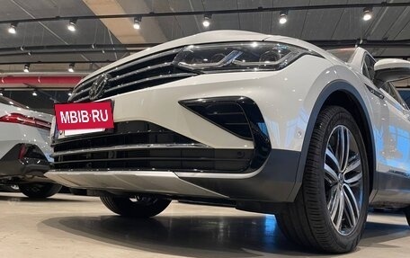 Volkswagen Tiguan II, 2022 год, 4 000 000 рублей, 8 фотография
