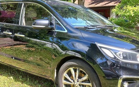 KIA Carnival III, 2018 год, 2 700 000 рублей, 2 фотография