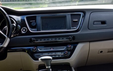 KIA Carnival III, 2018 год, 2 700 000 рублей, 10 фотография