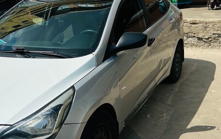 Hyundai Solaris II рестайлинг, 2016 год, 480 000 рублей, 2 фотография