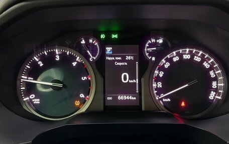 Toyota Land Cruiser Prado 150 рестайлинг 2, 2020 год, 6 150 000 рублей, 7 фотография