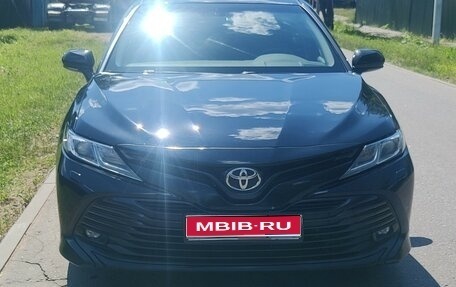 Toyota Camry, 2018 год, 1 900 000 рублей, 1 фотография