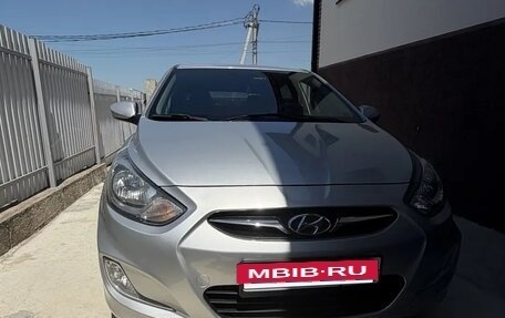 Hyundai Solaris II рестайлинг, 2012 год, 1 100 000 рублей, 6 фотография