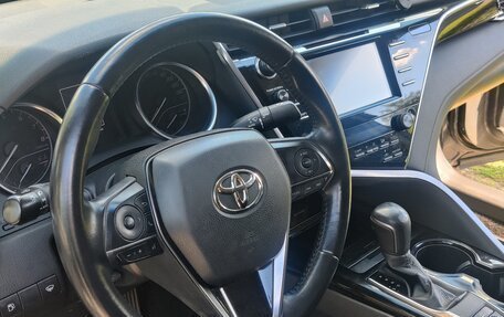 Toyota Camry, 2018 год, 1 900 000 рублей, 8 фотография