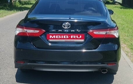 Toyota Camry, 2018 год, 1 900 000 рублей, 2 фотография