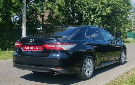Toyota Camry, 2018 год, 1 900 000 рублей, 3 фотография