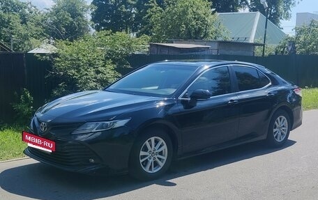 Toyota Camry, 2018 год, 1 900 000 рублей, 4 фотография
