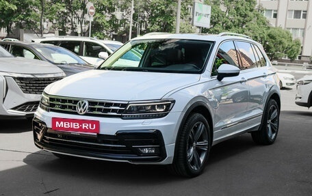 Volkswagen Tiguan II, 2018 год, 2 990 000 рублей, 2 фотография