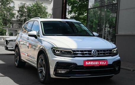 Volkswagen Tiguan II, 2018 год, 2 990 000 рублей, 4 фотография