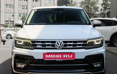 Volkswagen Tiguan II, 2018 год, 2 990 000 рублей, 3 фотография