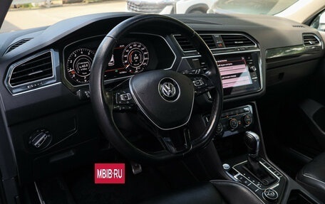 Volkswagen Tiguan II, 2018 год, 2 990 000 рублей, 13 фотография