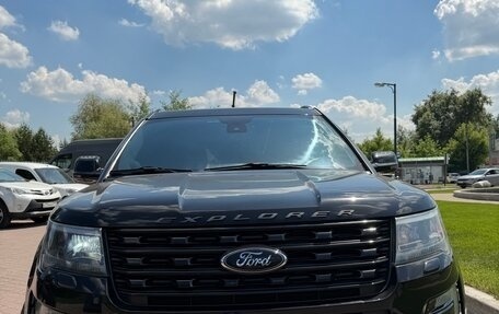 Ford Explorer VI, 2018 год, 4 500 000 рублей, 2 фотография