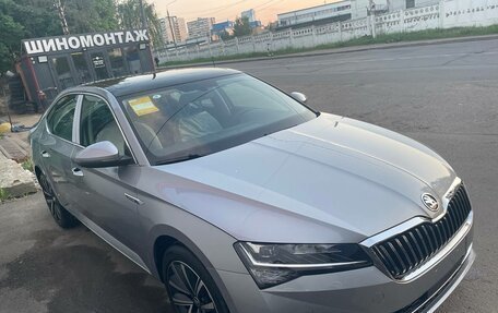 Skoda Superb III рестайлинг, 2025 год, 2 750 000 рублей, 3 фотография