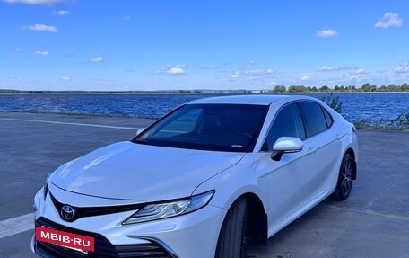 Toyota Camry, 2021 год, 3 600 000 рублей, 2 фотография