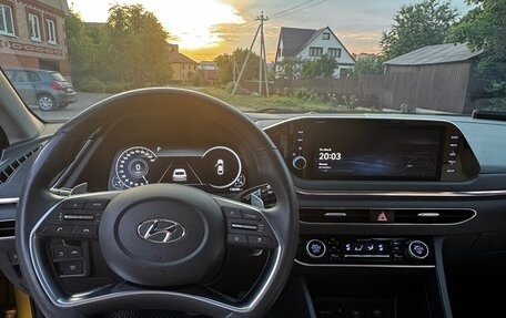 Hyundai Sonata VIII, 2019 год, 2 500 000 рублей, 4 фотография