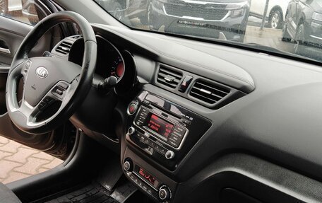 KIA Rio III рестайлинг, 2016 год, 999 000 рублей, 17 фотография