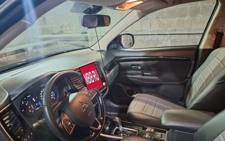 Mitsubishi Outlander III рестайлинг 3, 2020 год, 2 350 000 рублей, 9 фотография