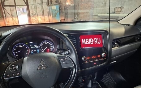 Mitsubishi Outlander III рестайлинг 3, 2020 год, 2 350 000 рублей, 7 фотография