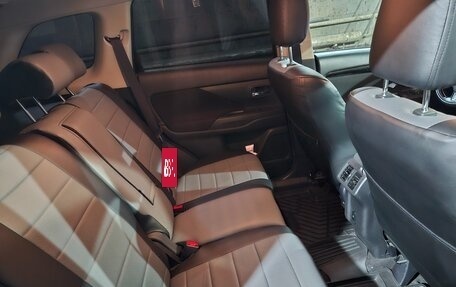 Mitsubishi Outlander III рестайлинг 3, 2020 год, 2 350 000 рублей, 11 фотография