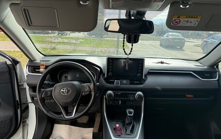 Toyota RAV4, 2021 год, 3 400 000 рублей, 8 фотография