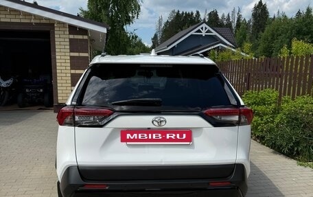 Toyota RAV4, 2021 год, 3 400 000 рублей, 2 фотография