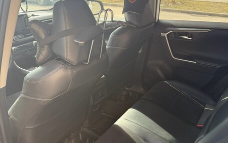 Toyota RAV4, 2021 год, 3 400 000 рублей, 10 фотография