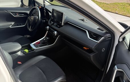Toyota RAV4, 2021 год, 3 400 000 рублей, 11 фотография