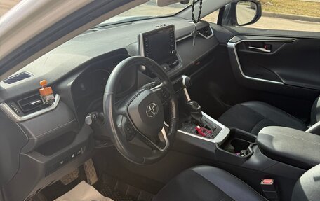 Toyota RAV4, 2021 год, 3 400 000 рублей, 9 фотография