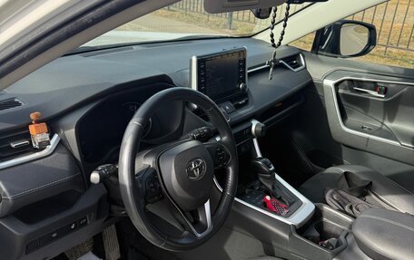 Toyota RAV4, 2021 год, 3 400 000 рублей, 13 фотография