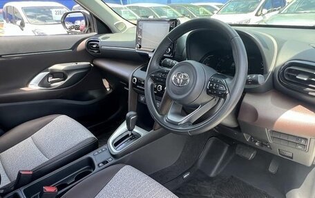 Toyota Yaris Cross, 2022 год, 1 670 000 рублей, 10 фотография