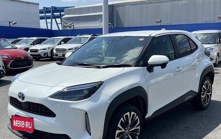 Toyota Yaris Cross, 2022 год, 1 670 000 рублей, 3 фотография