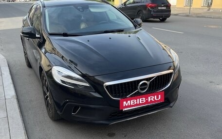 Volvo V40 Cross Country I, 2019 год, 1 950 000 рублей, 3 фотография